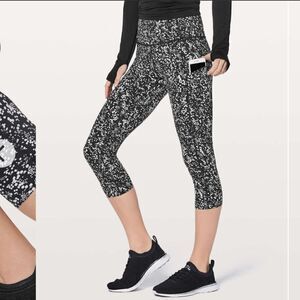 Lululemon Fast & Free Crop II *Nulux 19"
Chirasu Black